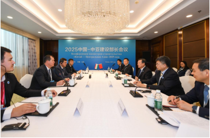 倪虹会见塔吉克斯坦建筑和建设委员会第一副主席乌马尔佐达